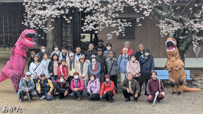 ティラノザウルスと一緒に記念撮影 ティラノザウルスと一緒に記念撮影